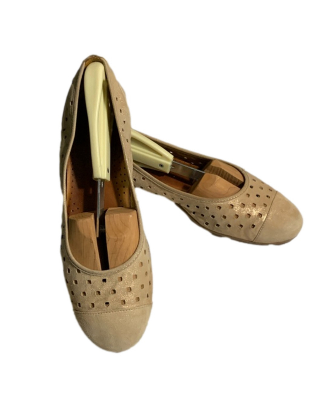 Size 9 Gabor suede flats gold